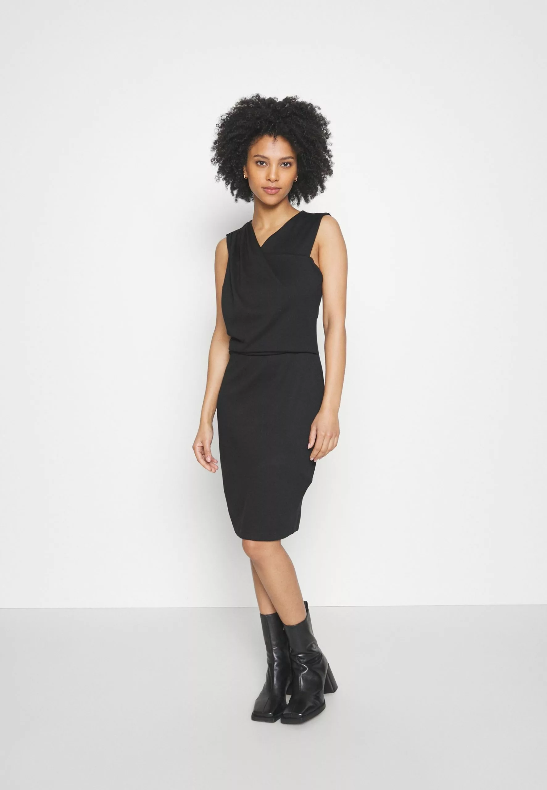Drapped Neckline Smart Bodycon Sleeveless Mini Dress - Robe En Jersey - Black 1 Drapped Neckline Smart Bodycon Sleeveless Mini Dress - Robe En Jersey - Black