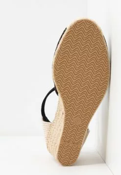 Escarpins Compensés - Black 13 Escarpins Compensés - Black -Anna Field Boutique 809af7ee1f5142cfbc867121ab4ff855