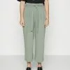 Circular Petite - Pantalon Classique - Green