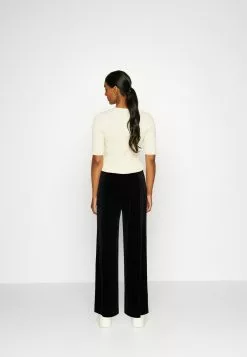 Anna Field Velvet Wide Leg Trousers - Pantalon Classique - Black 7 Anna Field Velvet Wide Leg Trousers - Pantalon Classique - Black -Anna Field Boutique 9a615994b8b54016af79183f754c1a78