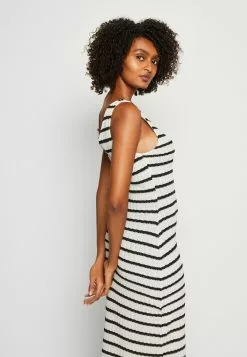 Anna Field Robe Pull - Black/White -Anna Field Boutique e30a17d9811947b898f0f2fb46ac49f7