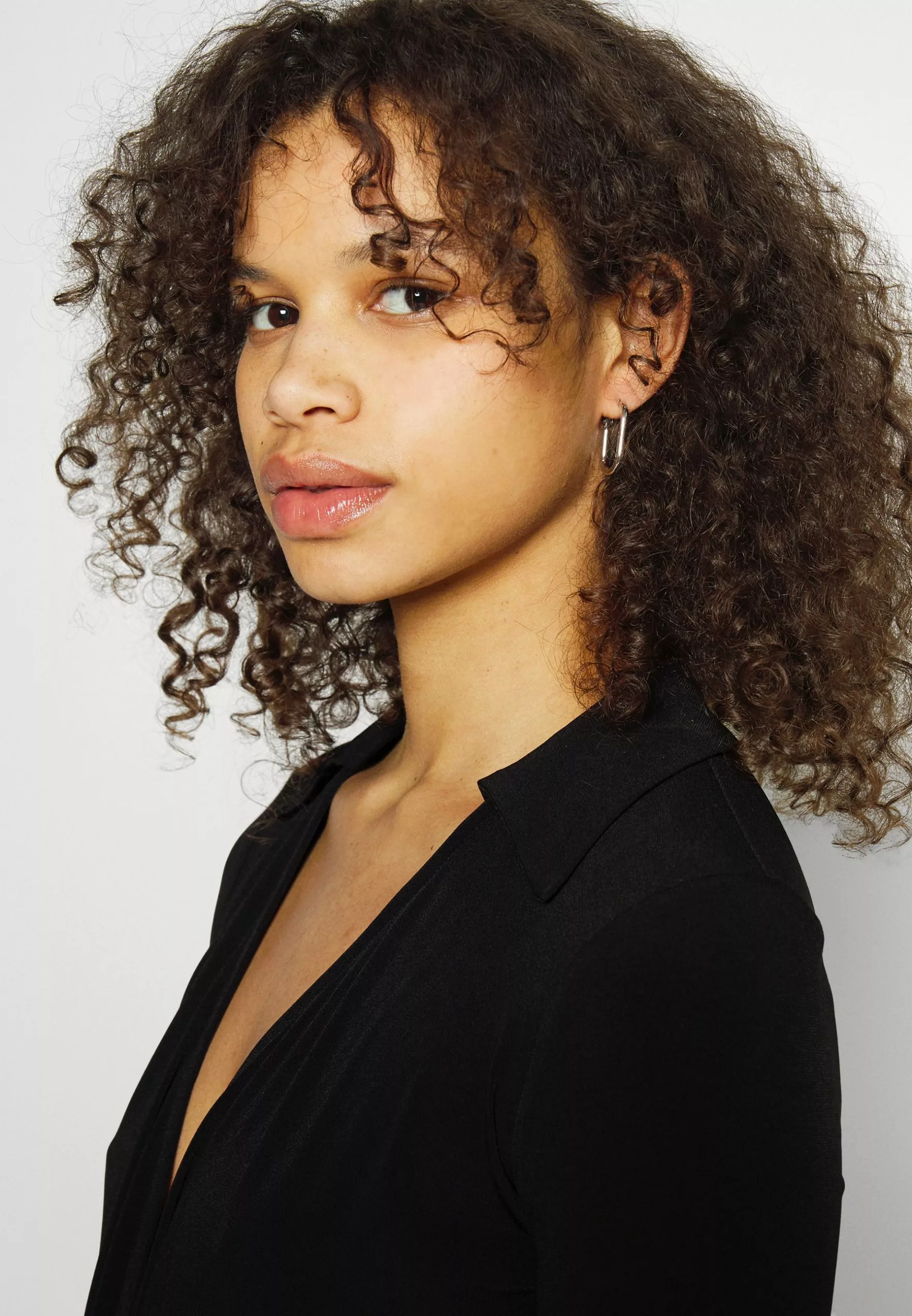 Center Front Knot Low Midi Dress - Robe De Jour - Black 4 Center Front Knot Low Midi Dress - Robe De Jour - Black – Image 4